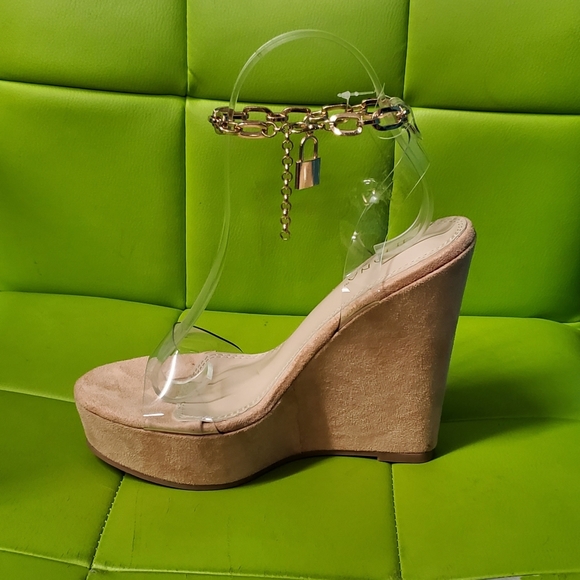 Clear Chain Detail Wedges - Picture 5 of 6